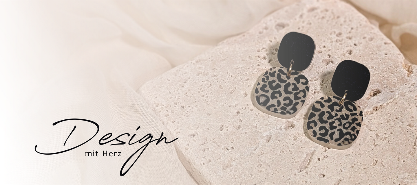 Leichte Acrylglas Ohrstecker mit Leo Muster– modern & handgefertigt | Sovee Studio