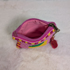 Handgefertigtes Perlen-Täschchen mit Zitronen-Motiv – aufwendig mit Glasperlen bestickte kleine Tasche mit Quasten-Anhänger, exklusives Accessoire von SOVEE STUDIO.