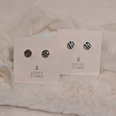 Moderne Sovee Studio Ohrringe aus Acryl mit Zebra-Streifen-Design, 12 mm Durchmesser, schwarz-weiß gestreift oder Leopard-Muster (Animal Print) in Beige und Schwarz